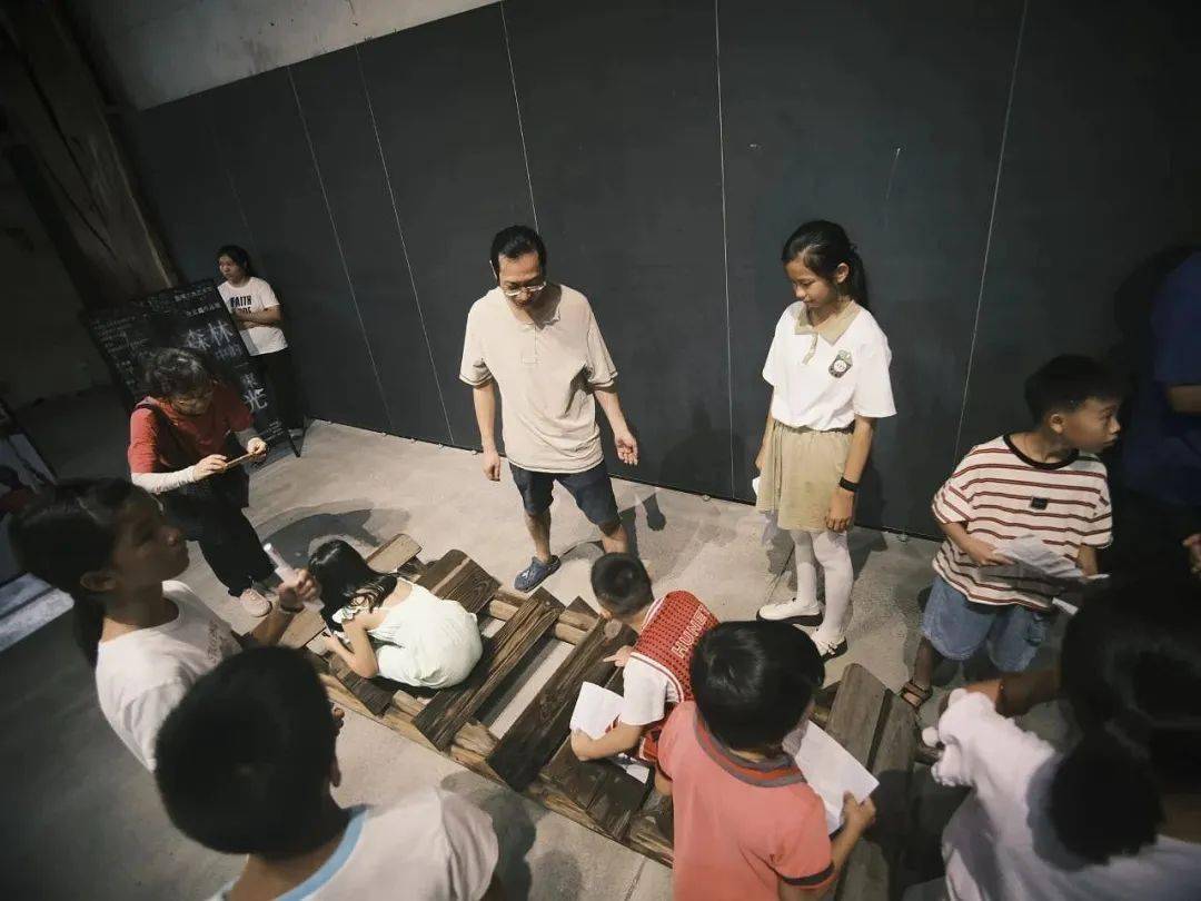 中国艺术家图片_艺术家图片欣赏_艺术家图片大全/