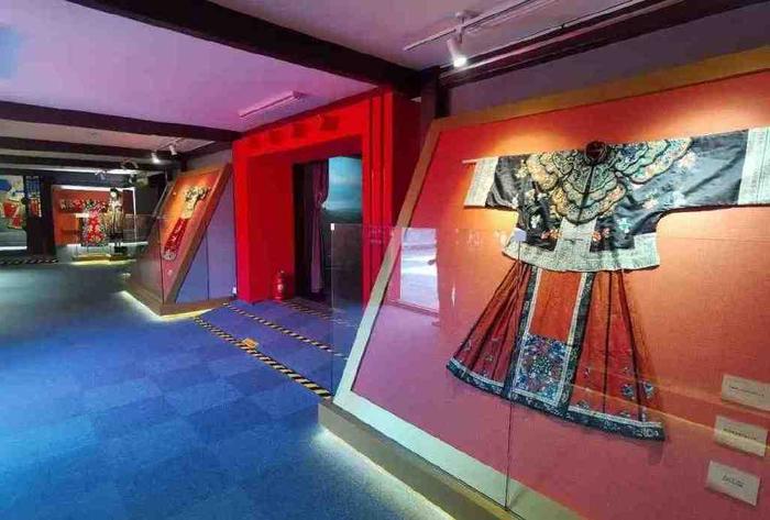 展览艺术家_展览艺术设计_艺术展览
