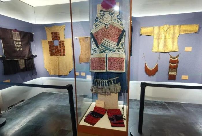 展览艺术家_展览艺术设计_艺术展览