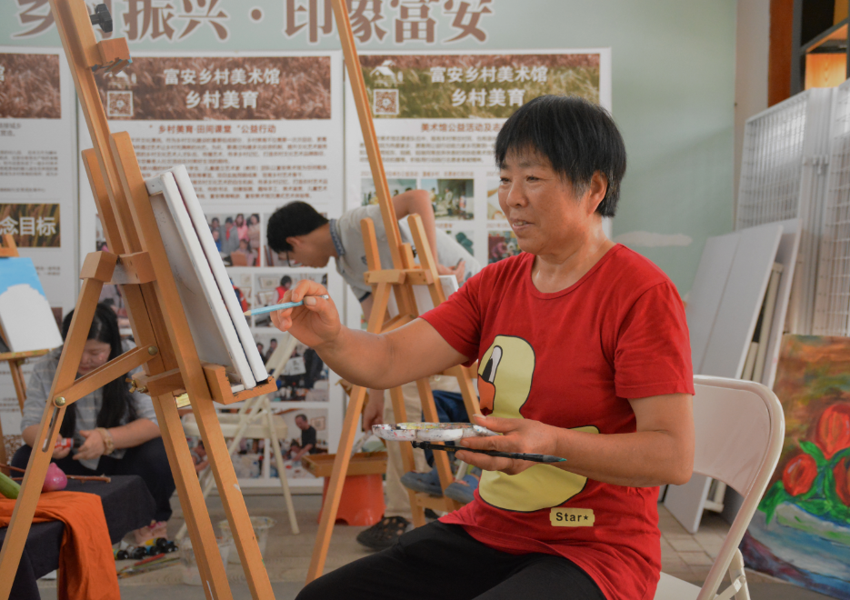家境一般学美术_普通家庭美术生_一般家庭学得起美术吗