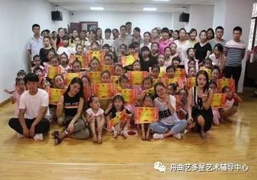 艺考生培训文化课机构_多艺艺术培训机构_沁县国红么艺艺队沁县小句艺术口才
