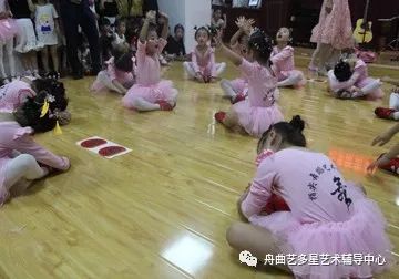 艺考生培训文化课机构_多艺艺术培训机构_沁县国红么艺艺队沁县小句艺术口才