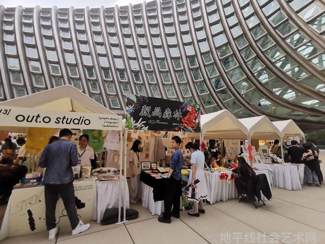 创意市集上汇集了高校学生的艺术作品。新京报记者 苏季 摄