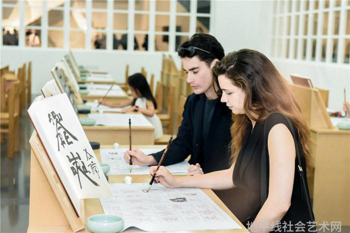 展览艺术品_展览艺术设计_艺术展览