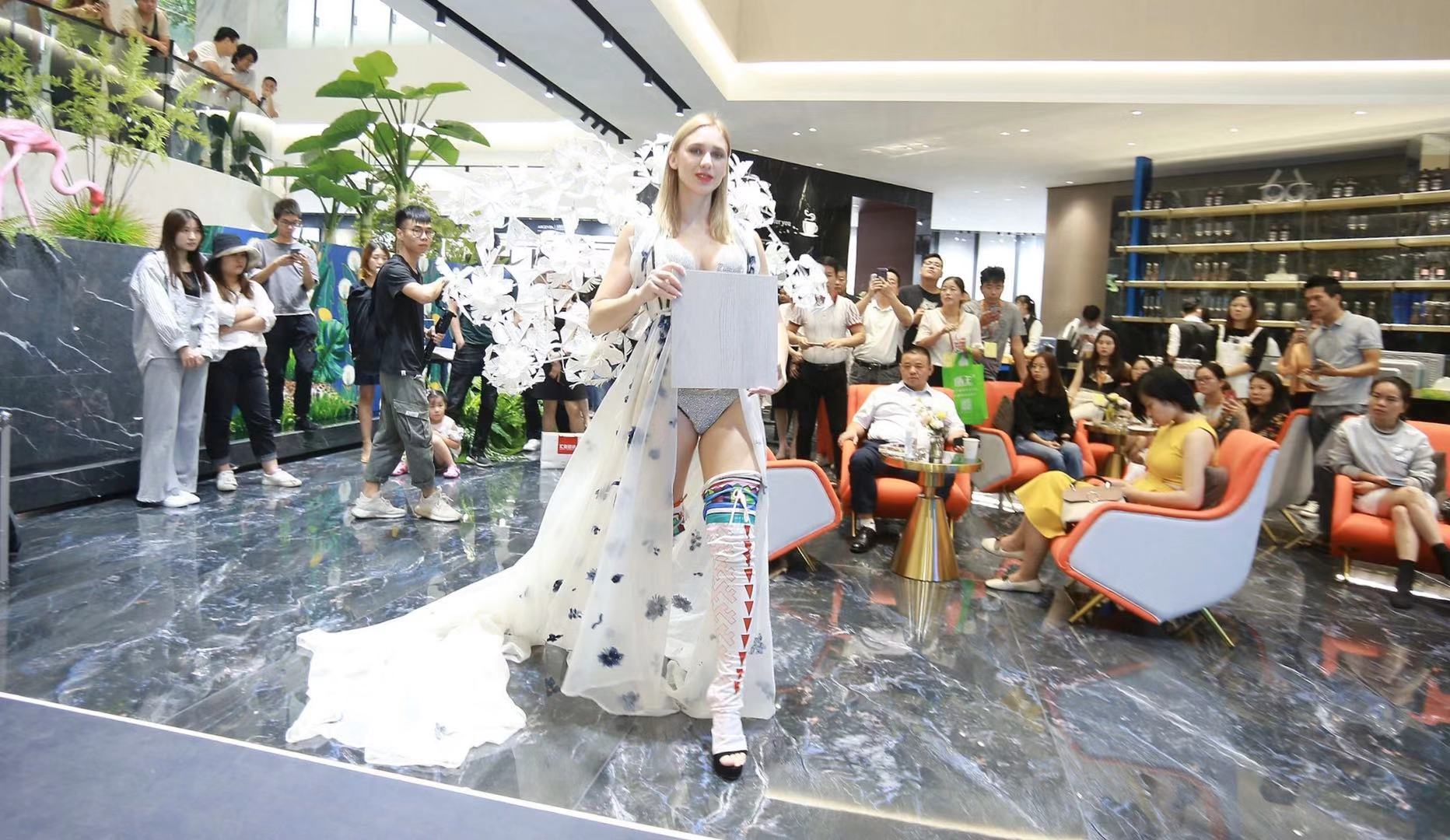 淄博人体陶艺彩绘展_漂流人体裸身彩绘现场_人体彩绘