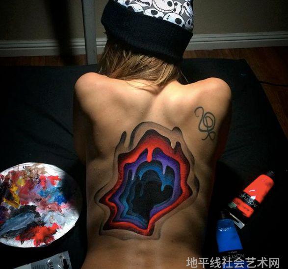 人体彩绘_淄博人体陶艺彩绘大图_淄博人体陶艺彩绘展