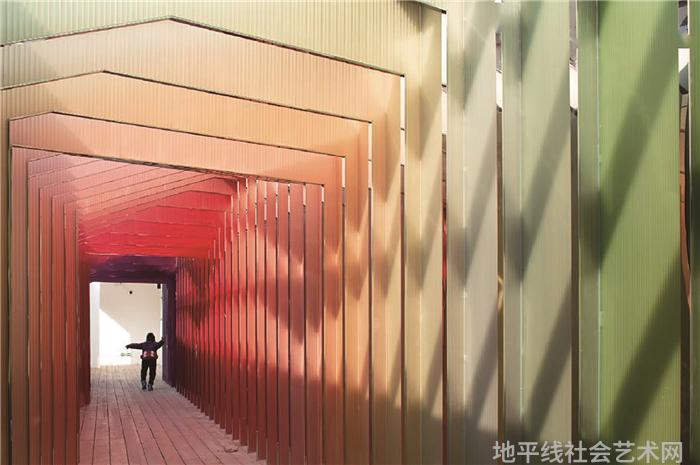  “粟上海”社区美术馆的彩虹廊道